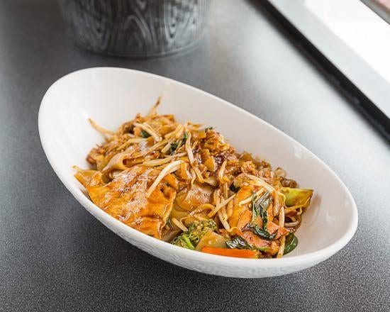 Drunken Noodles with Chicken.